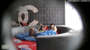 Un hotel especial filmó en secreto a una belleza sexy y elegante teniendo una aventura con su novio a espaldas de su mejor amiga. Ella era muy fuerte en la pelea y tenía relaciones sexuales sin parar.