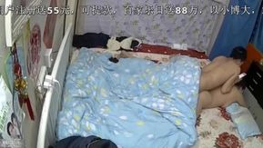 性感漂亮的大胸美女被老公边操边玩手机不知说了什么突然拿个超大电动鸡巴插的大叫后又狠狠操她