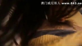 害羞的邻家乖乖女小妹没经验需要慢慢调教插入时一直说痛最后射在脸上