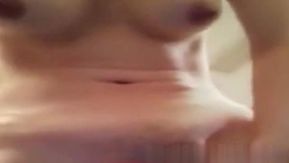 Déesse en titre aux gros seins, les accessoires du jeune mannequin Cai Wenyu sont insérés dans son vagin, ses gros seins sont relevés et son visage est parfaitement exposé