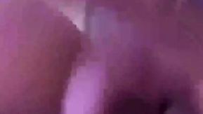 A conhecida jovem modelo peituda de Taiwan faz sexo com o namorado em um vídeo privado que vazou. Ela cavalga descontroladamente e faz sexo em uma sala privada da KTV. Ela é fodida com força por trás e grita.