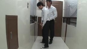 「早く塾にいかないと怒られちゃう…おばさん助けて！」手锭の键をチ●ポに缚られ身动きできない息子の友达を発见した母亲は勃起チ●ポと滴り落ちるガマン汁に発情してしまう！