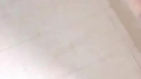 最近非常火的豪乳主播骚晶儿和男友走进公厕上演动作大片对白精彩
