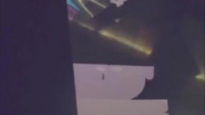 La vidéo de bien-être de la célébrité Internet Dora célèbre son anniversaire dans les toilettes de KTV, la chatte lèche le lavabo de JB et se fait baiser, ne la manquez pas