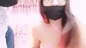 41歳眼镜熟女型妈妈和大长吊儿子直播玩乱伦啪啪这妈妈呻吟的声音太骚了