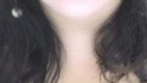 Una preciosa jovencita muy guarra se disfraza de Fenglin Wanyiduo y presume de masturbación. Tiene un cuerpo muy regordete. Masturbarse y meterse el coño es muy lascivo.