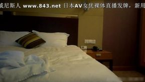 極品外圍女被大屌哥撕破黑絲猛乾,趴在性感翹臀上狠狠內射