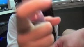 ネットカフェの可愛い女の子がオナニーサービスしてくれる 海外のネットカフェって、エスコートサービスがあるのか​​知りません。
