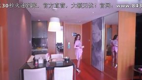 大きなメリット！女神シャオホイの体でお団子を作り、上は忙しく、下はさらに忙しく、恥ずかしそうに「私を激しく犯したいなら、やめないでください、私はたくさん出血しています。」と言いました。