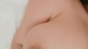 超大巨乳萌妹子全裸自慰秀 诱人大奶子大力晃动跳蛋塞逼逼震动掰开 很是诱惑喜欢不要错过