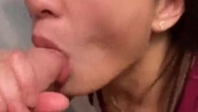 洋肠就是好吃，苗条正妹在浴室被洋男友操得不要不要的～