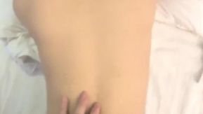 若いカップルは朝早く起きてセックスを始めます。彼らの大きなピンクの胸はあなたを興奮させ、彼らのマンコはとても締まっています。