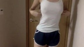 氣質女居家風面試母狗~ 照著指示秀出青春的肉體