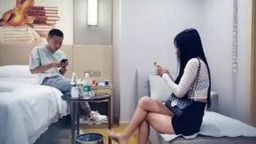 《9總全國探花》約到長腿妹子，穿上黑絲襪後幫乳推舔菊，再大力猛操讓她呻吟嬌喘