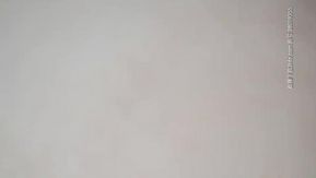 《千人斩嫖老师》连啪第二场找了个妹子来3P，换上学生制服黑丝袜肏起来特别有感觉~