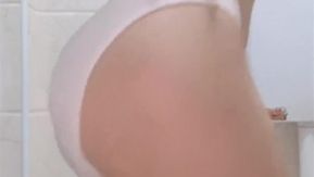 掰掰屁股让小菊花吸收新鲜空气！哥哥喜欢吗？快来採我的花蜜！