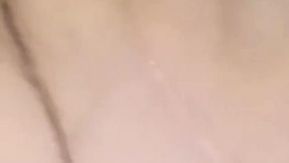 ロングヘアーで巨乳の女の子が生セックスの約束をします。胸を揉みしだき、とてもセクシーです。