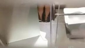 Ем один дома, играю в пещере под шум журчащей воды~