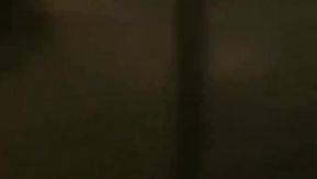 [香港] 运动型正妹停车场车震有妇之夫?!被偷拍只好驾车逃逸!!