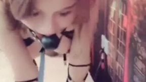 Manman, une célébrité Internet sexy aux gros seins, joue à la cire SM avec son amie, et sa chatte sexy et cuite à la vapeur devient mouillée après l'avoir touchée avec ses doigts plusieurs fois.