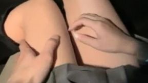 おじさんは酔った女の子をホテルに連れて行き、ベッドの上で下着を脱いで直接セックスを始めました。