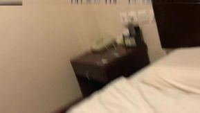 Une belle sœur et son collègue se sont saoulés après avoir pris une collation en fin de soirée. Après avoir trouvé une chambre dans un hôtel, ils ont joué comme des cochons morts, puis ont fait l'amour. Ils étaient allergiques à l'alcool et les taches rouges sur leurs visages étaient un peu effrayantes. .
