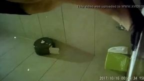Épisode 25 de toilettes pour femmes photographiées secrètement dans un KTV dans un hôtel-club en Chine, voir Wei