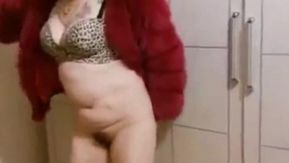 国产大红衣熟女蜘蛛合集2