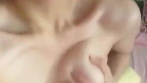 Attention au volume ! Cette salope a probablement pris des aphrodisiaques et est devenue extrêmement salope.
