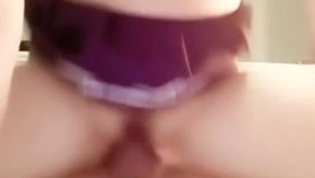 最高の女子大生は学校に通っておらず、常連客の友人とコンドームなしでセックスした後、マンコに侵入して再びオーガズムを迎えるためにあらゆる種類の小道具が必要です。