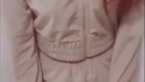 甘くてセクシーなネットセレブの女神ディアガールは、夜、妻が寝ている間に隣の男性と約束をし、セックスするために階段へ行きました。