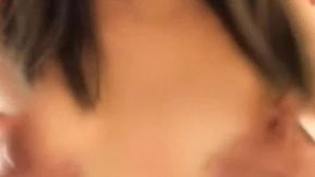 穿著馬甲蕾絲情趣內衣，丁字褲的騷婦自慰，寂寞難耐求人操