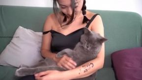 黒のシルク T ストリング パンツは誘惑的で床中に潮吹きします
