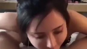 嫵媚美女口交，舔完還問我舒服嗎