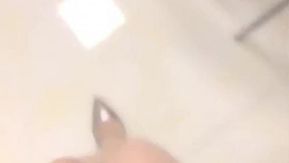 身材苗条的妹子露奶诱惑振动棒震动阴蒂假jj插逼骑乘插流白浆