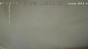 路边按摩店被两个按摩女主动搭讪到出租屋玩双飞