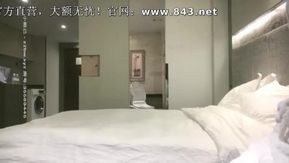 约了个性感黑裙妹子穿情趣装啪啪，开档黑丝69掰穴上位