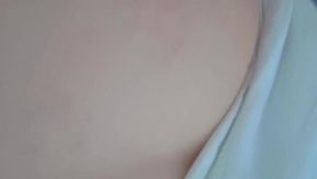 [Área de video corto] Una internauta posterior a 2000 expone sus senos