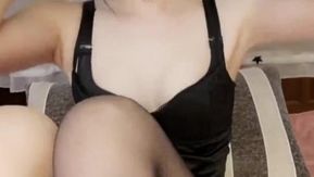 La elfa que cayó al mundo (OL Sister) tiene un agujero de tigre blanco natural. Su limpio agujero vaginal hace que la gente se llene de deseo. ¡Su coño está bien abierto y se especializa en chupar pollas grandes!