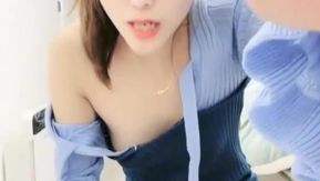 (咪咪小仙女)高颜值女神戴面具自慰 呻吟声太大