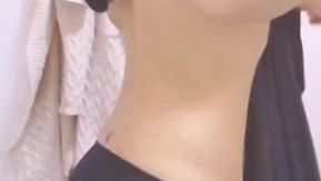 【超清專題】不遜於私人玩物的網紅少女安娜Anna收費作品楊柳細腰一對車大燈超讚尤其是大乳頭好像吸一吸舔一舔
