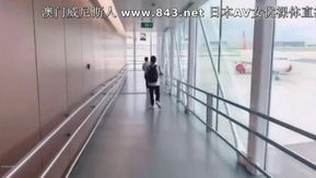 国内AVプロット Weiboのヌード代役俳優沈喬が電車内で元カレと出会い、寝台車の中で直接セックス