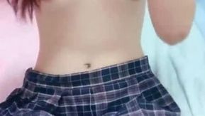 (ゆんゆん) 海に入ったばかりの女子校生
