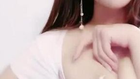 (Votre Yoyo) La beauté porte des bas résille et fait l'amour en direct
