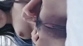 (Qianqianaa) Usa una cuchilla para afeitarte