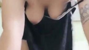 Convence a tu bella y sexy novia con hermosos pechos para tener relaciones sexuales en vivo juntas ~ ¡¡Que todos vean las buenas habilidades orales y la apariencia sexy de su novia !!