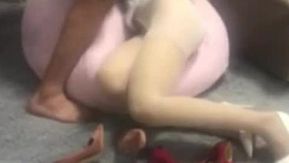 流行を防ぐために家では何もすることがなく、生放送を通じてたくさんのお金を稼ぐことができます〜非常に積極的な女の子は遊び方を知っており、彼女は私のペニスを彼女のマンコでしっかりとしゃぶって、率先してペニスをつまみ出しました精液。