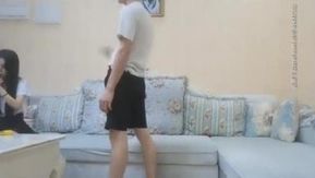 Xiao Chentouxing choisit une belle fille Xiaochentouxing choisit une fille de qualité supérieure avec une belle apparence et une apparence douce. Elle se tient sur la tête et baise sa chatte par derrière - Xiaochentou.