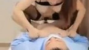 J'étais généralement trop fatiguée par le travail et je voulais y aller doucement et aller me faire masser, mais je ne m'attendais pas à ce que la technicienne me monte sur son dos et le chevauche vite. Eh bien, je devais le satisfaire.