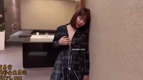 A bela peituda taiwanesa Wu Mengmeng provou afrodisíacos pela primeira vez e se divertiu. Ela queria ser penetrada e ter orgasmos contínuos do banheiro ao quarto.